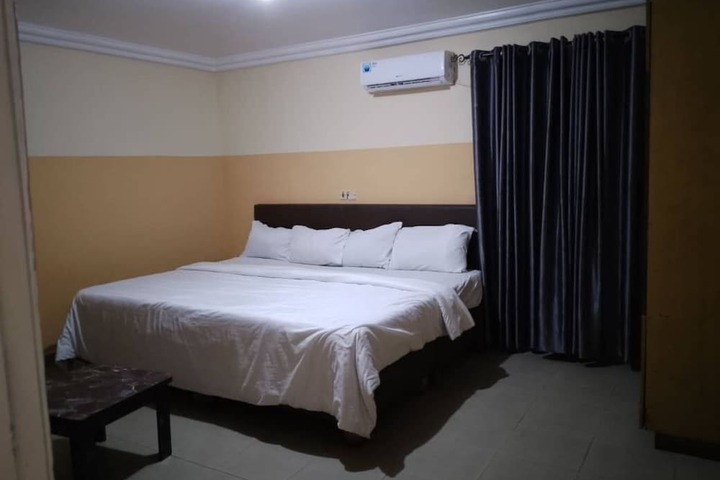 Room 8 of 17