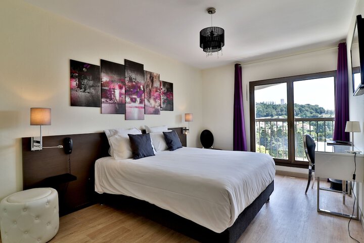 Room 4 of 48