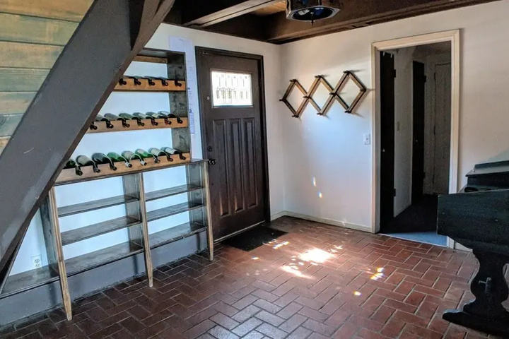Room 10 of 25