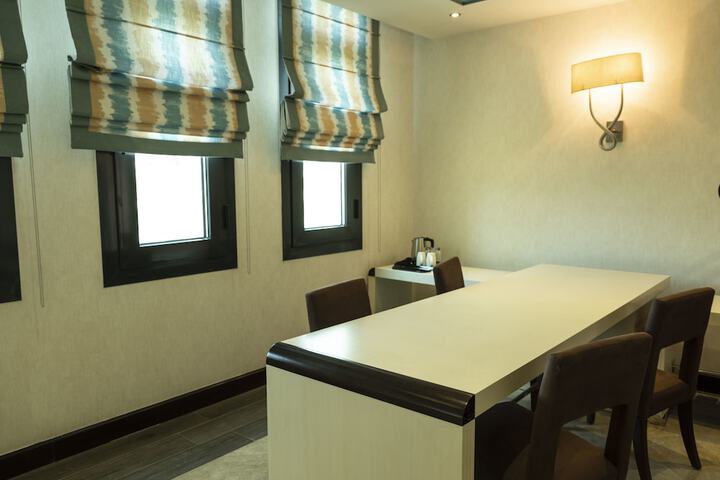Room 10 of 81