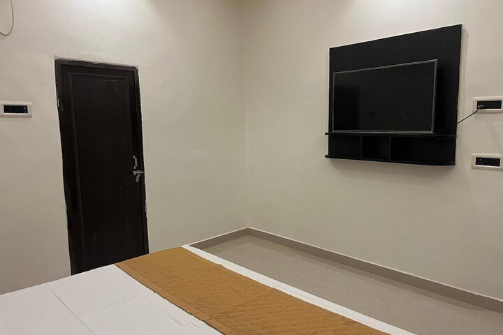 Room 11 of 26