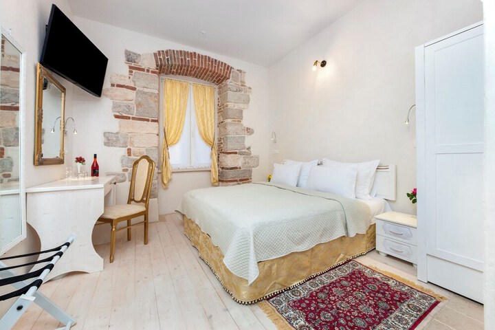 Room 15 of 23