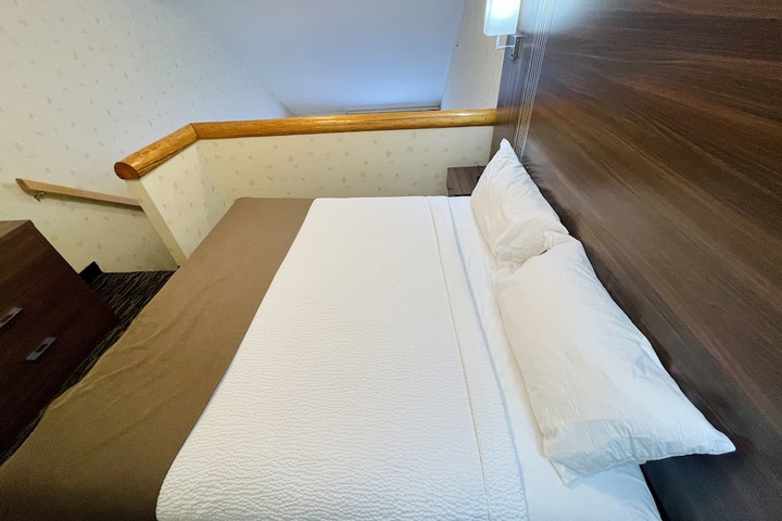 Room 12 of 112