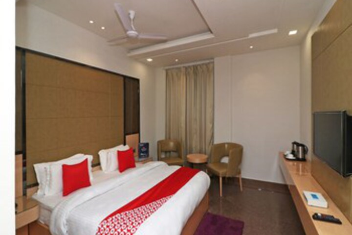 OYO 13616 Hotel Gala Galaxy