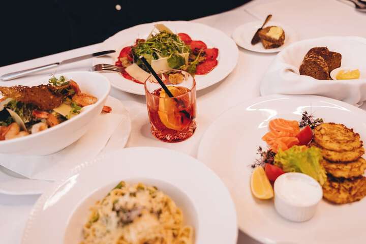 Dining 41 of 58