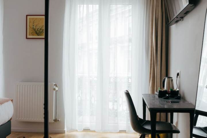 Room 10 of 26