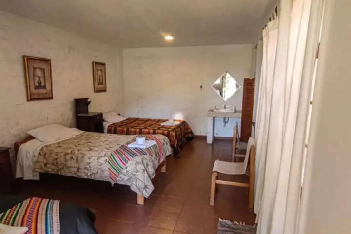 Room 6 of 12