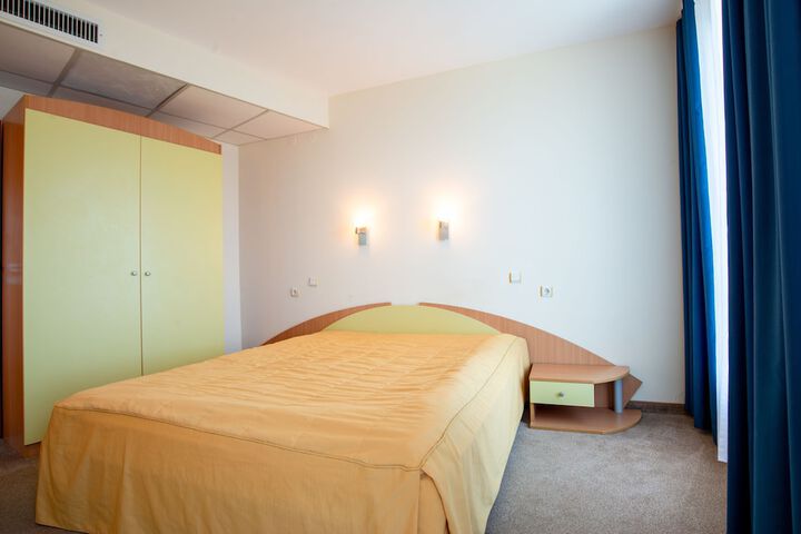 Room 43 of 85