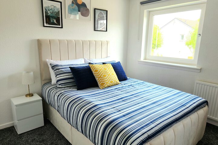 Room 6 of 28