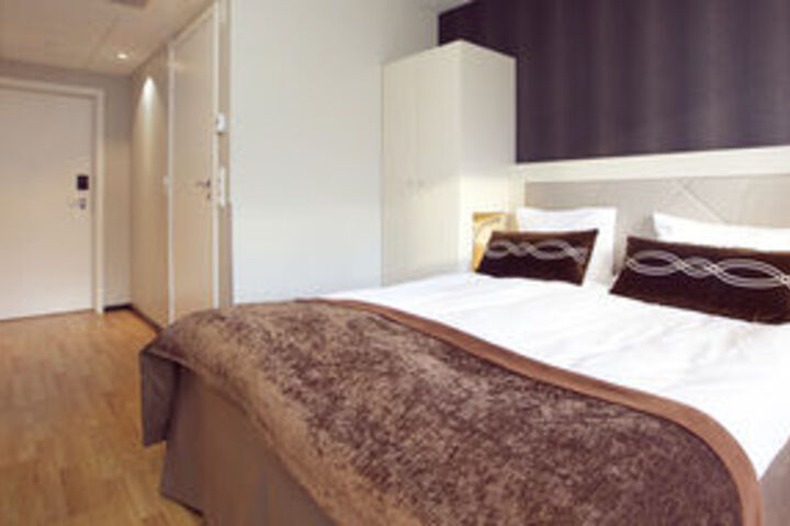 Room 13 of 18