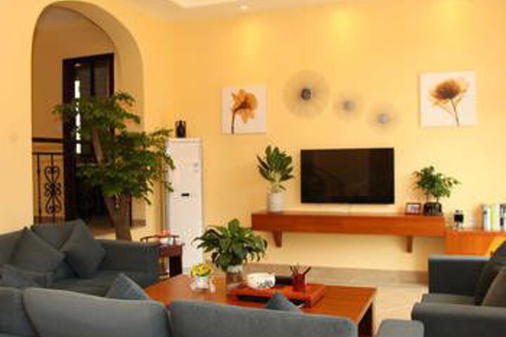 Room 8 of 16