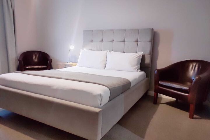 Room 16 of 40
