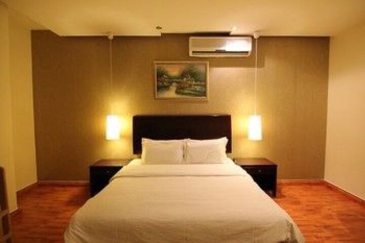 Room 3 of 20