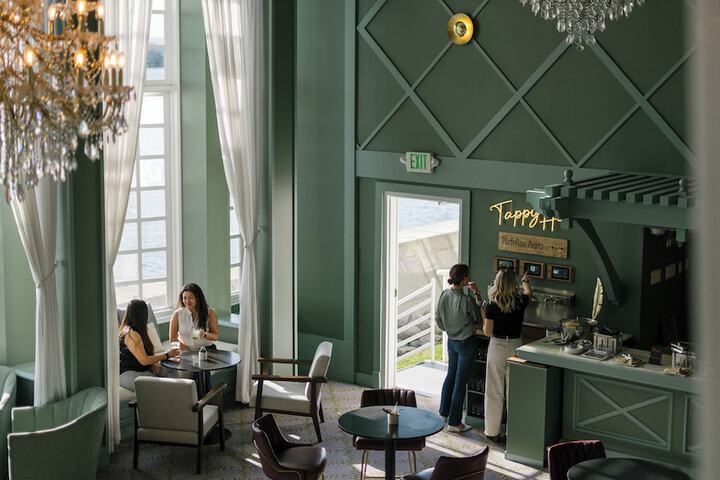 Lobby lounge
