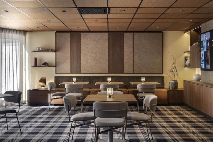 Lounge 78 of 88