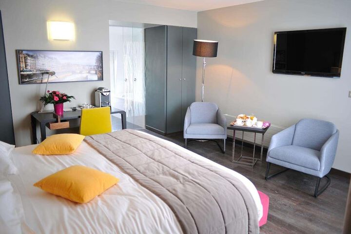 Room 26 of 80