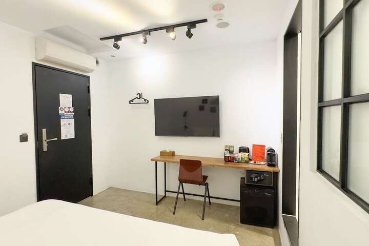 Room 27 of 109