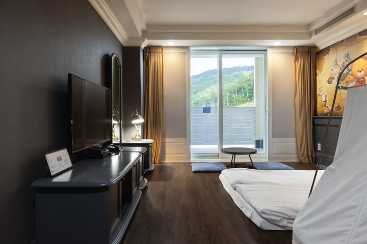Room 13 of 65