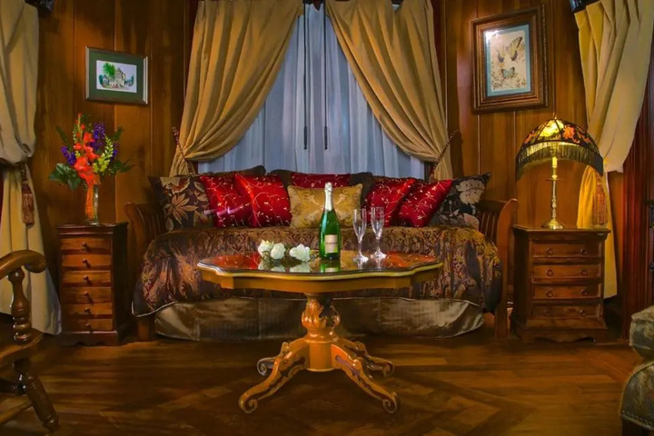 Room 3 of 8