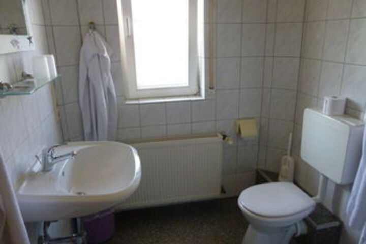 Room 7 of 32