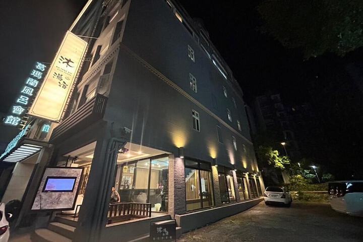 Hotel 67 of 68