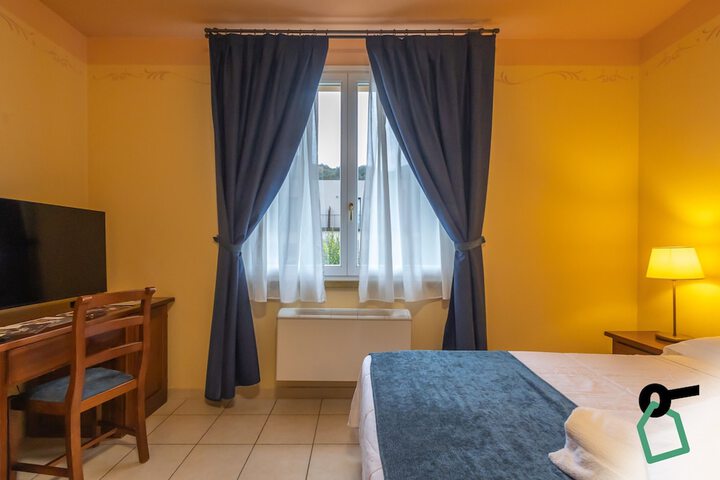 Room 17 of 40