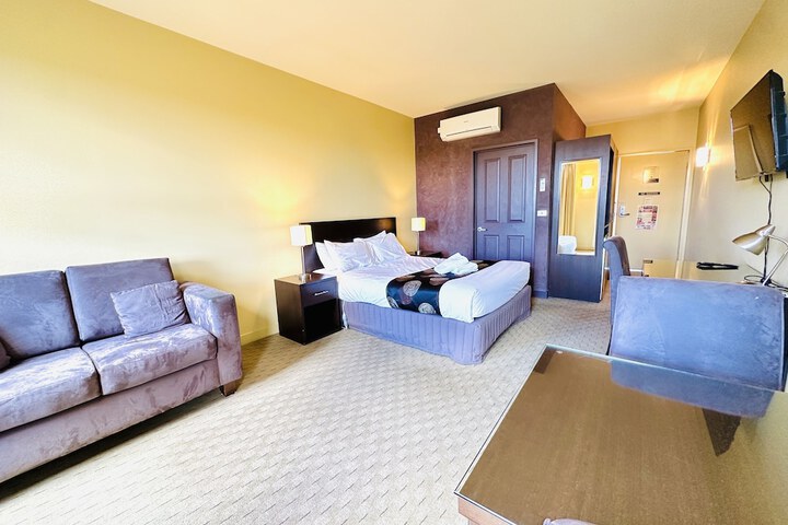 Room 4 of 25
