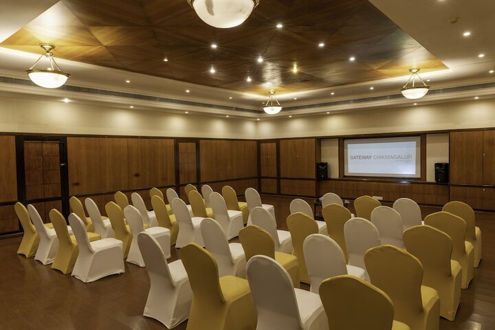 Ballroom/Hall 71 of 92
