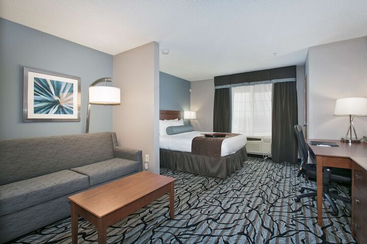 Suite 2 Queen Beds Sofa Bed Microwave and Refrigerator Full Breakfast (18 of 59)