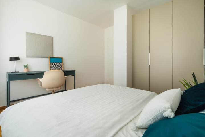 Room 25 of 195