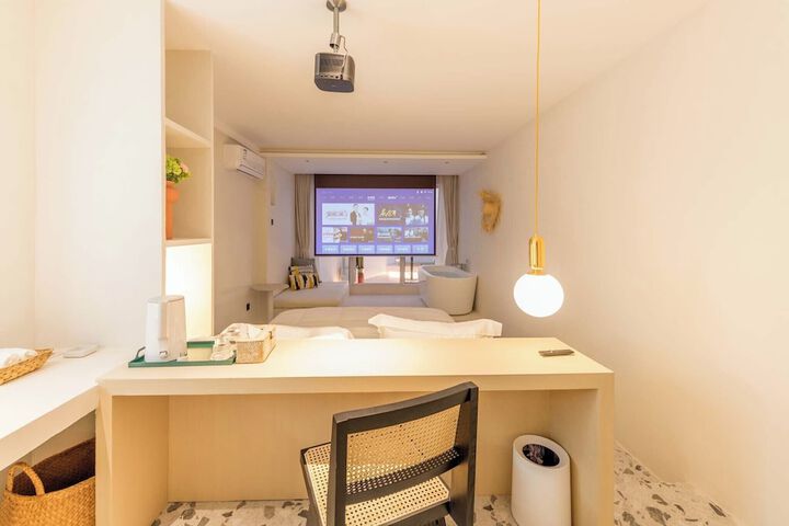 Room 25 of 190