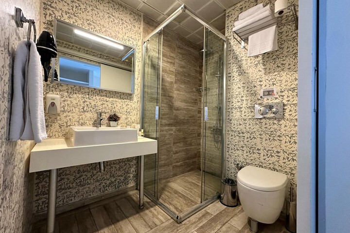 Room 20 of 29