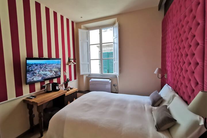 Room 3 of 18