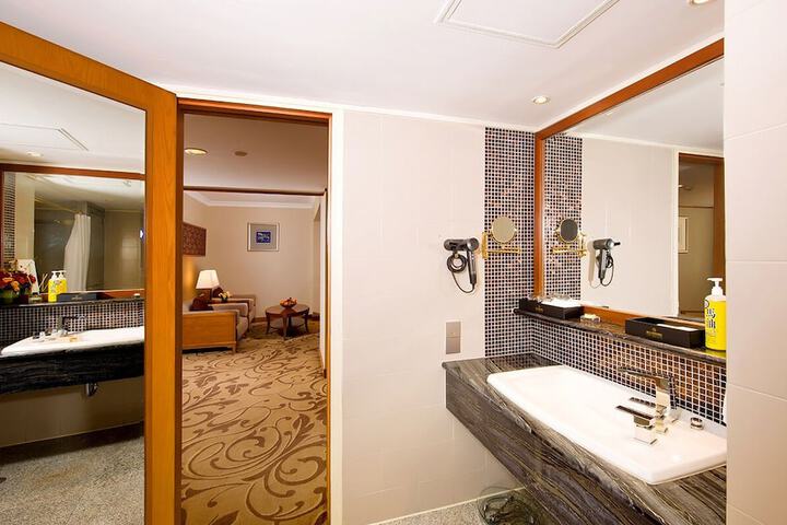 Room 22 of 56