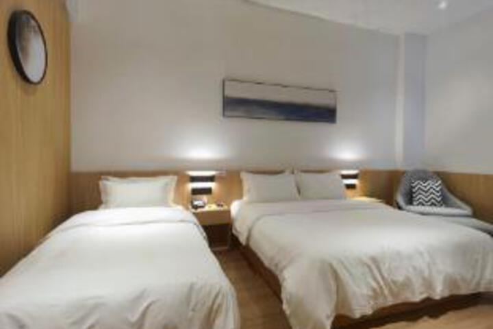 Room 15 of 16