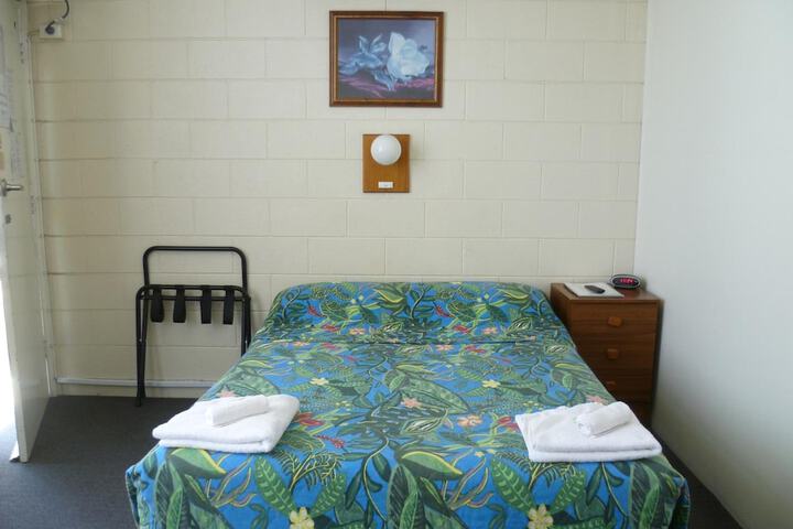 Room 11 of 37