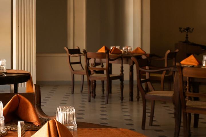 Dining 40 of 73