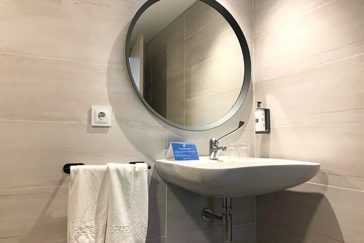Room 53 of 88