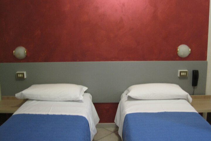 Room 9 of 30