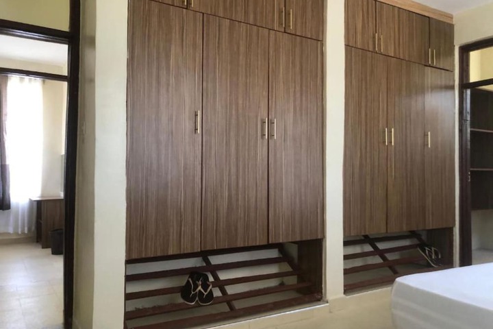 Room 2 of 33