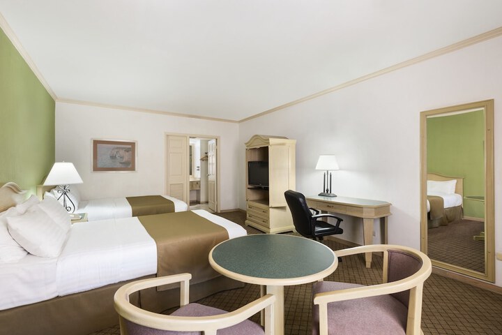 Room 5 of 33
