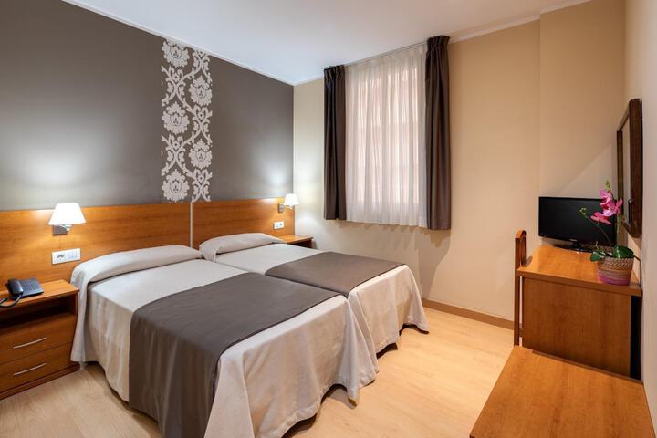 Room 7 of 19