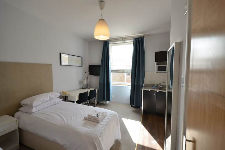 Room 106 of 371
