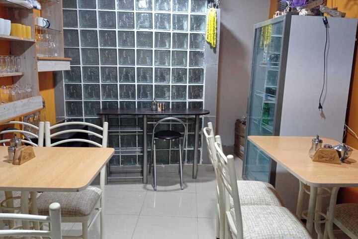 Dining 15 of 16