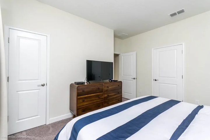 Room 3 of 20