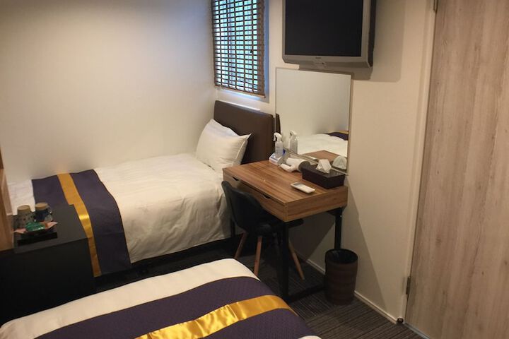 Room 8 of 21