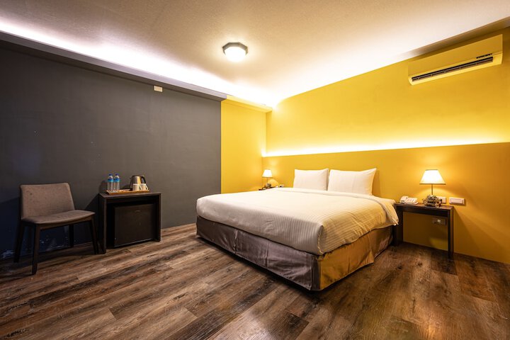 Room 16 of 46