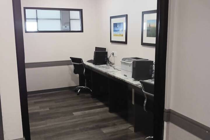 Business Center 34 of 37