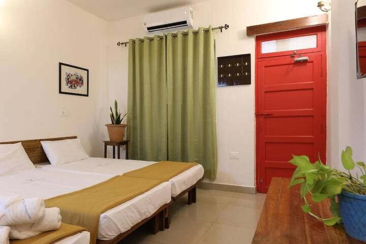 Room 3 of 25