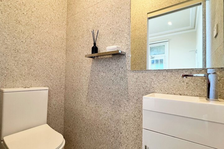 Room 14 of 25